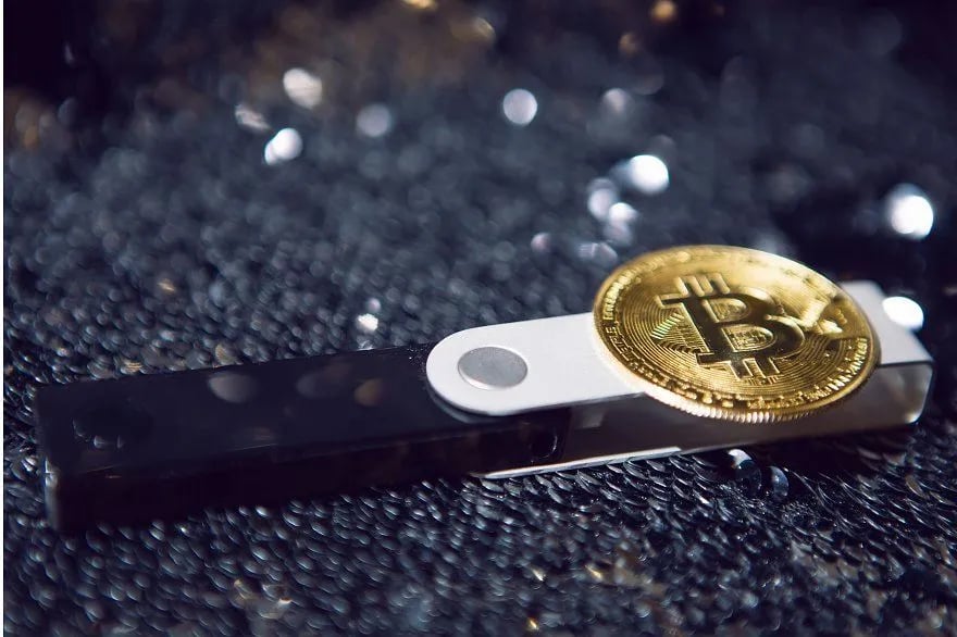 Ví lạnh có an toàn tuyệt đối không? Phân tích bảo mật - Tấn Phát Digital